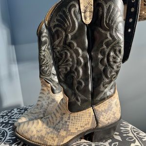 Mens Roy Cooper cowboy boots. Used. Snakeskin size 8